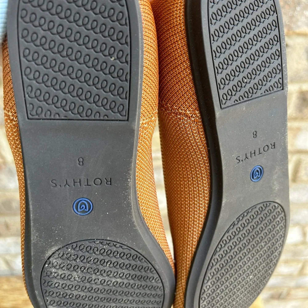 Rothys the Flat in Fawn 8 - Picture 4 of 5